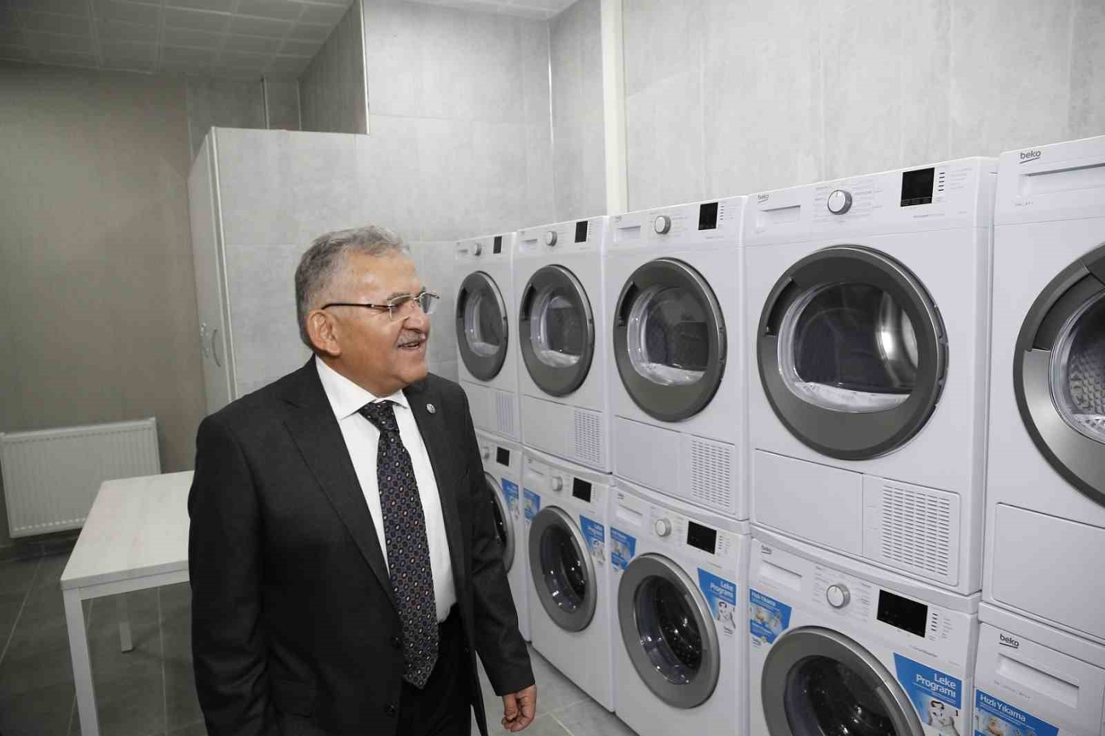 Başkan Büyükkılıç’tan öğrencilere anlamlı destek: Büyükşehir 11 bin öğrencinin çamaşırını ücretsiz yıkadı
