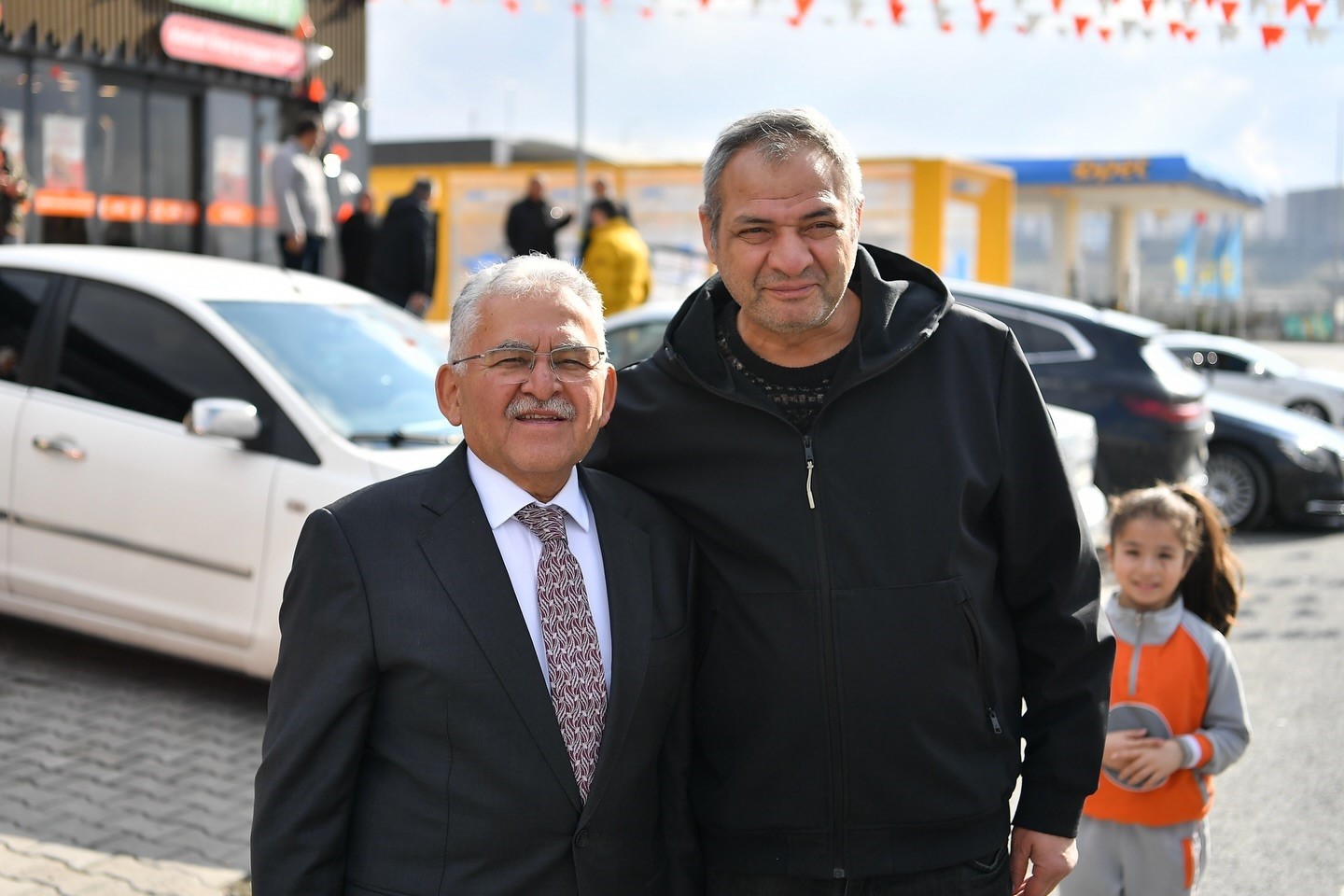 Başkan Büyükkılıç’tan Ramazan’a esnaf ve vatandaşla gönül köprüsü
Başkan Büyükkılıç’tan Ramazan’a esnaf ve vatandaşla gönül köprüsü