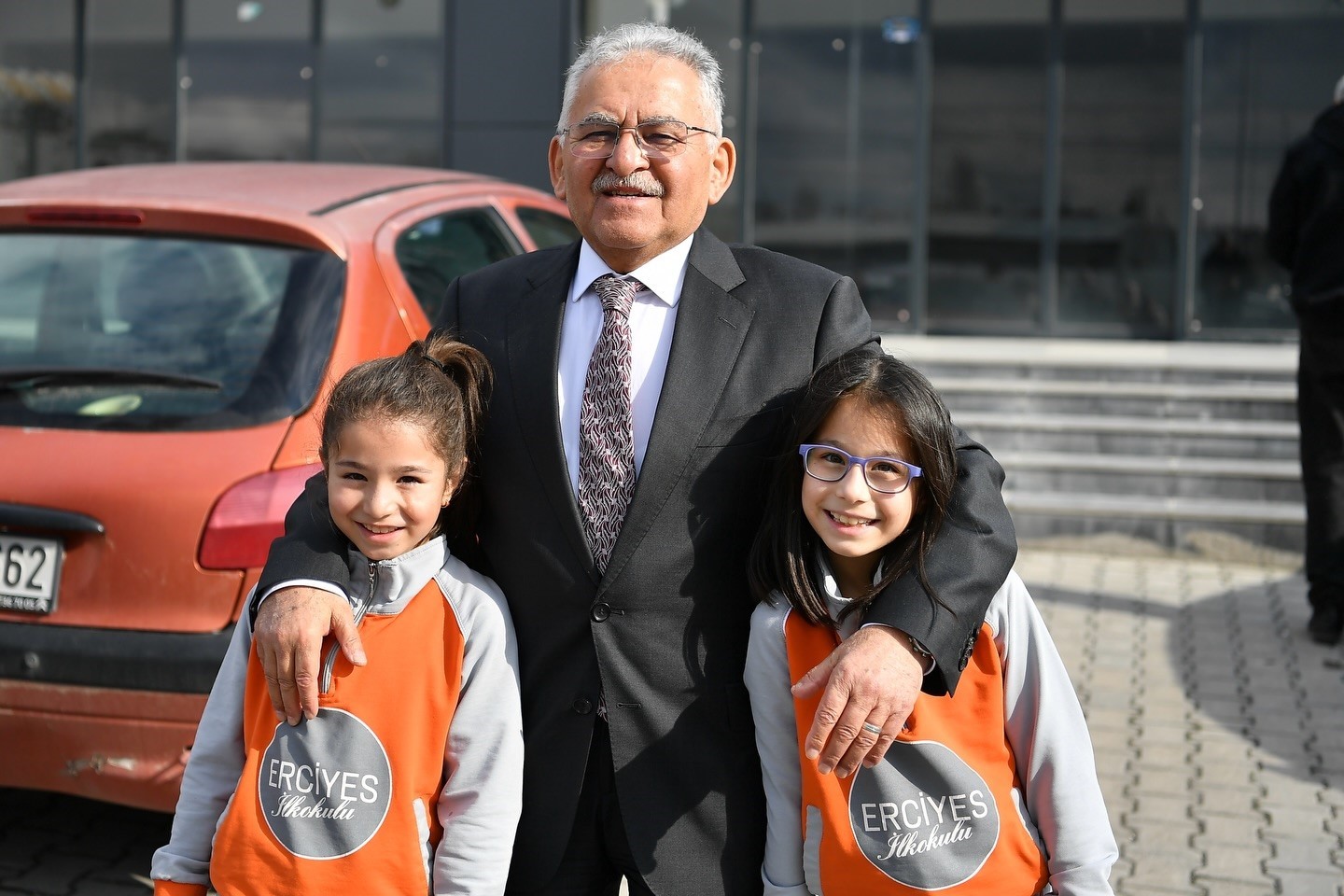 Başkan Büyükkılıç’tan Ramazan’a esnaf ve vatandaşla gönül köprüsü
Başkan Büyükkılıç’tan Ramazan’a esnaf ve vatandaşla gönül köprüsü