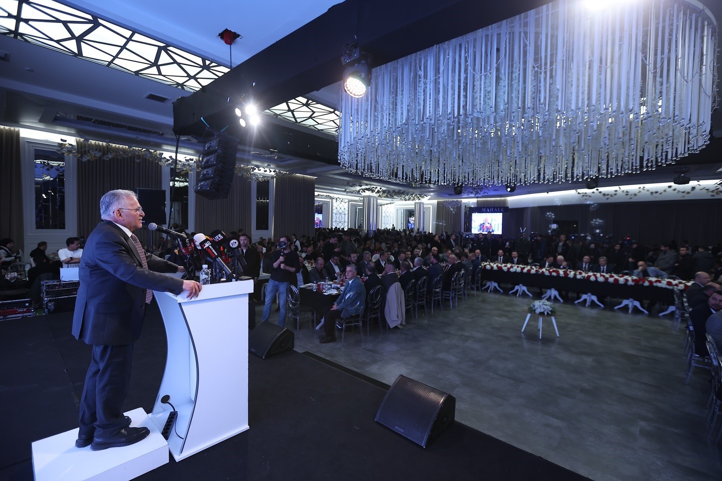 Başkan Büyükkılıç’tan sanayicilere güçlü mesaj: Birlikte üreten Kayseri
Başkan Büyükkılıç’tan sanayicilere güçlü mesaj: Birlikte üreten Kayseri