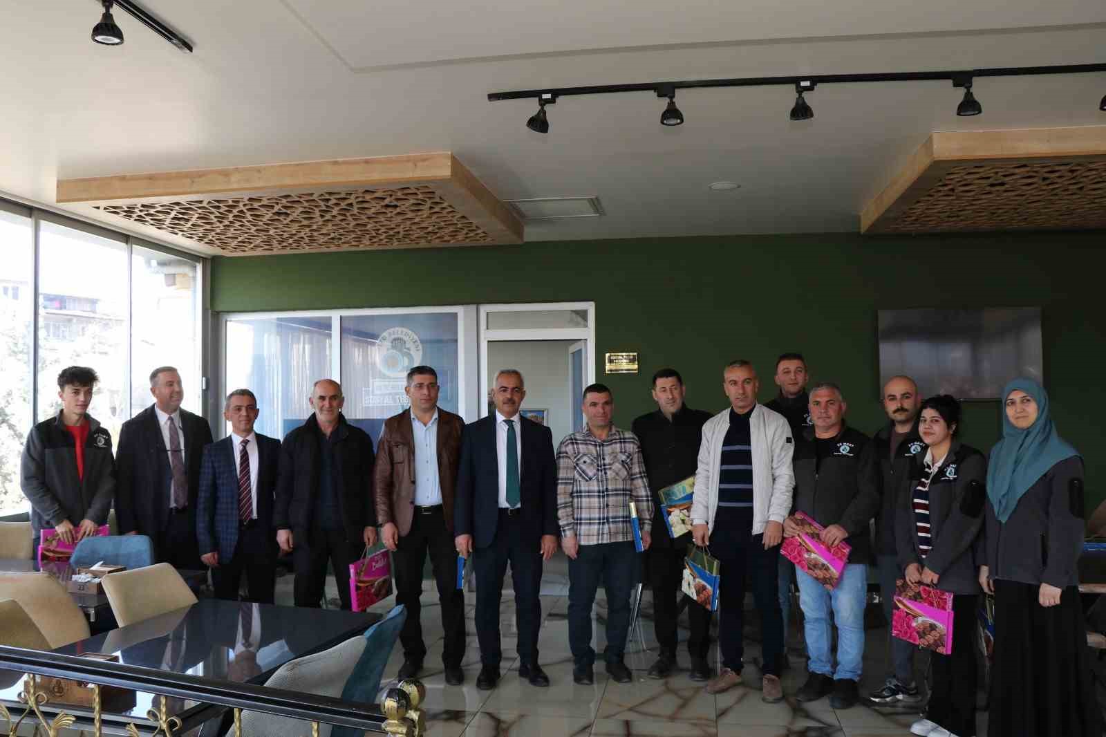 Başkan Çelebi personelle bayramlaştı
