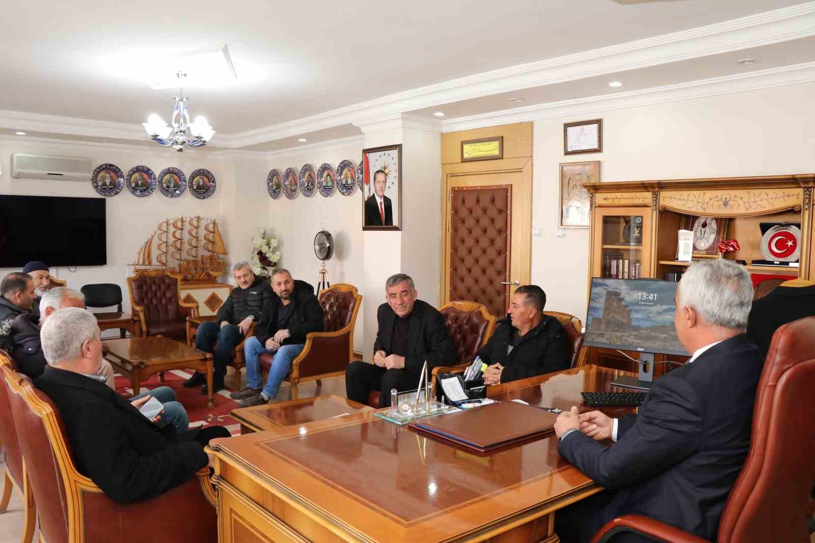 Başkan Çelebi vatandaşların sorunlarını dinledi
