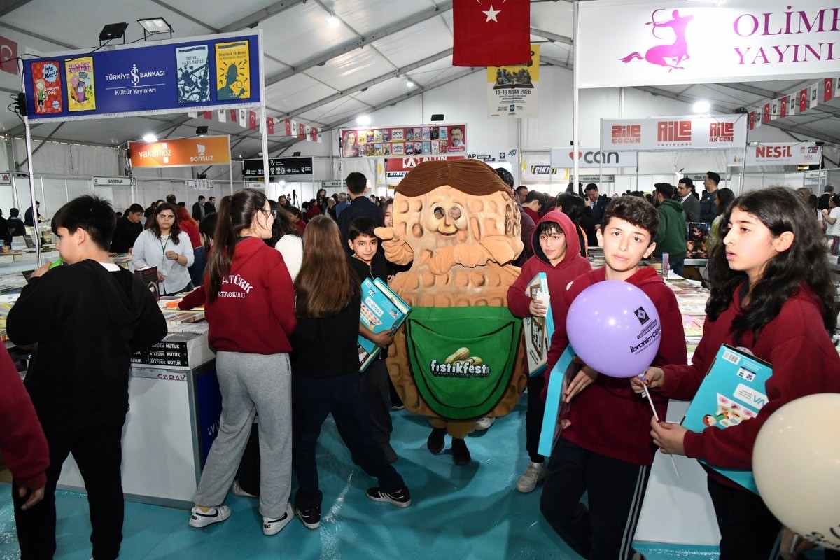 Başkan Çenet: "Osmaniye, edebiyatçılarıyla da mümbit bir coğrafya"
Başkan Çenet: "Osmaniye, edebiyatçılarıyla da mümbit bir coğrafya"