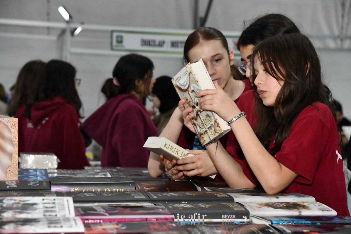 Başkan Çenet: "Osmaniye, edebiyatçılarıyla da mümbit bir coğrafya"
Başkan Çenet: "Osmaniye, edebiyatçılarıyla da mümbit bir coğrafya"
