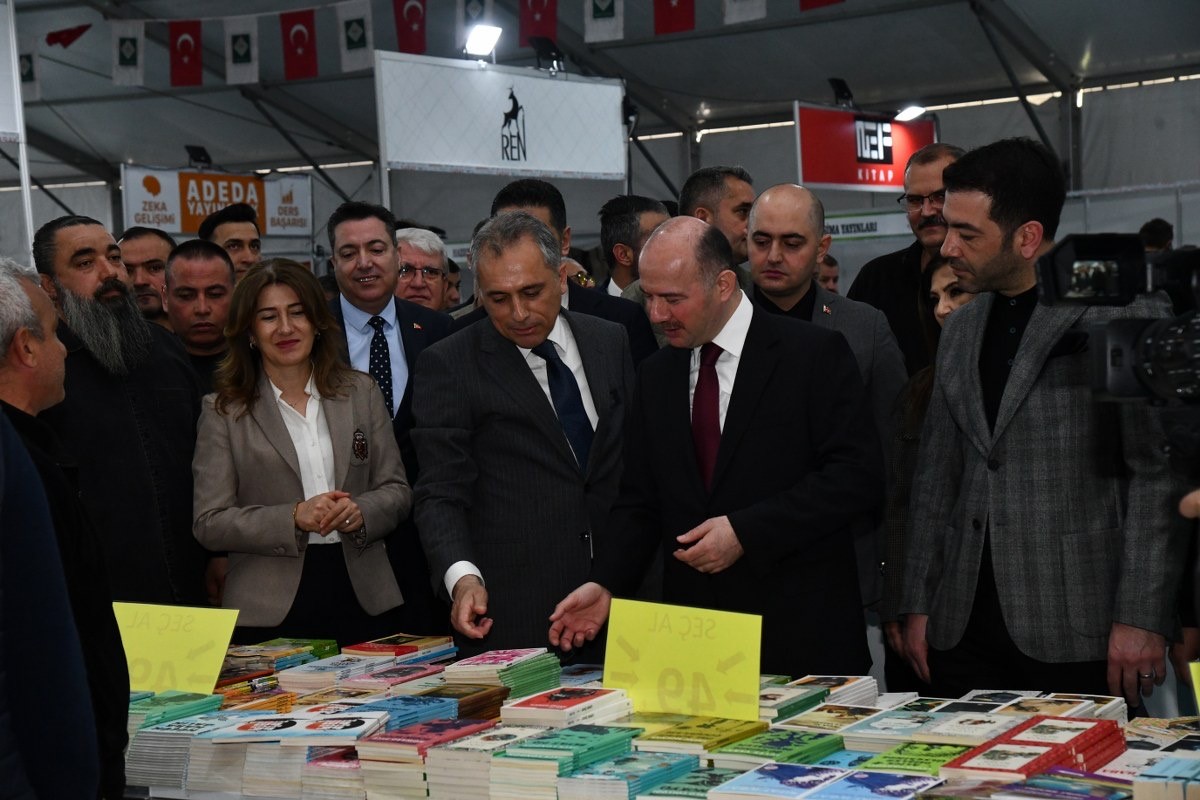 Başkan Çenet: "Osmaniye, edebiyatçılarıyla da mümbit bir coğrafya"
Başkan Çenet: "Osmaniye, edebiyatçılarıyla da mümbit bir coğrafya"