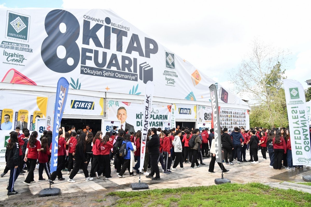 Başkan Çenet: "Osmaniye, edebiyatçılarıyla da mümbit bir coğrafya"
Başkan Çenet: "Osmaniye, edebiyatçılarıyla da mümbit bir coğrafya"