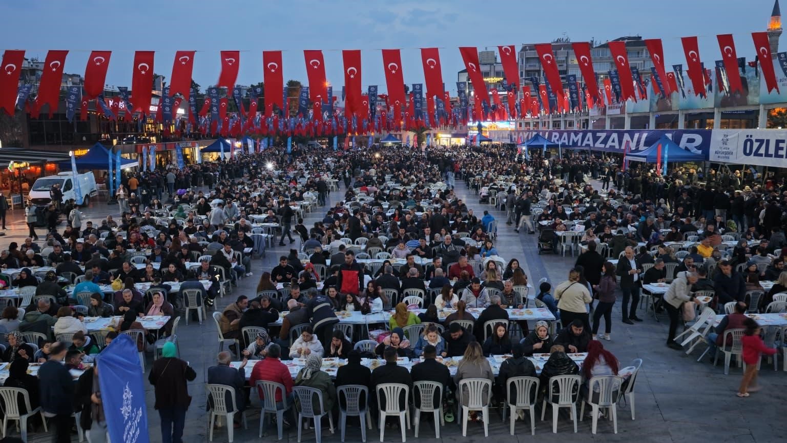 Başkan Çerçioğlu, Büyükşehir Belediyesi ve ASKİ personelleri ile iftar sofrasında buluştu
