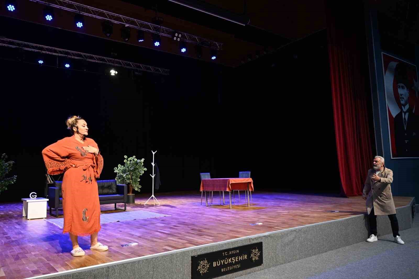 Başkan Çerçioğlu, Didim ve Nazilli’de vatandaşları tiyatro ile buluşturdu
