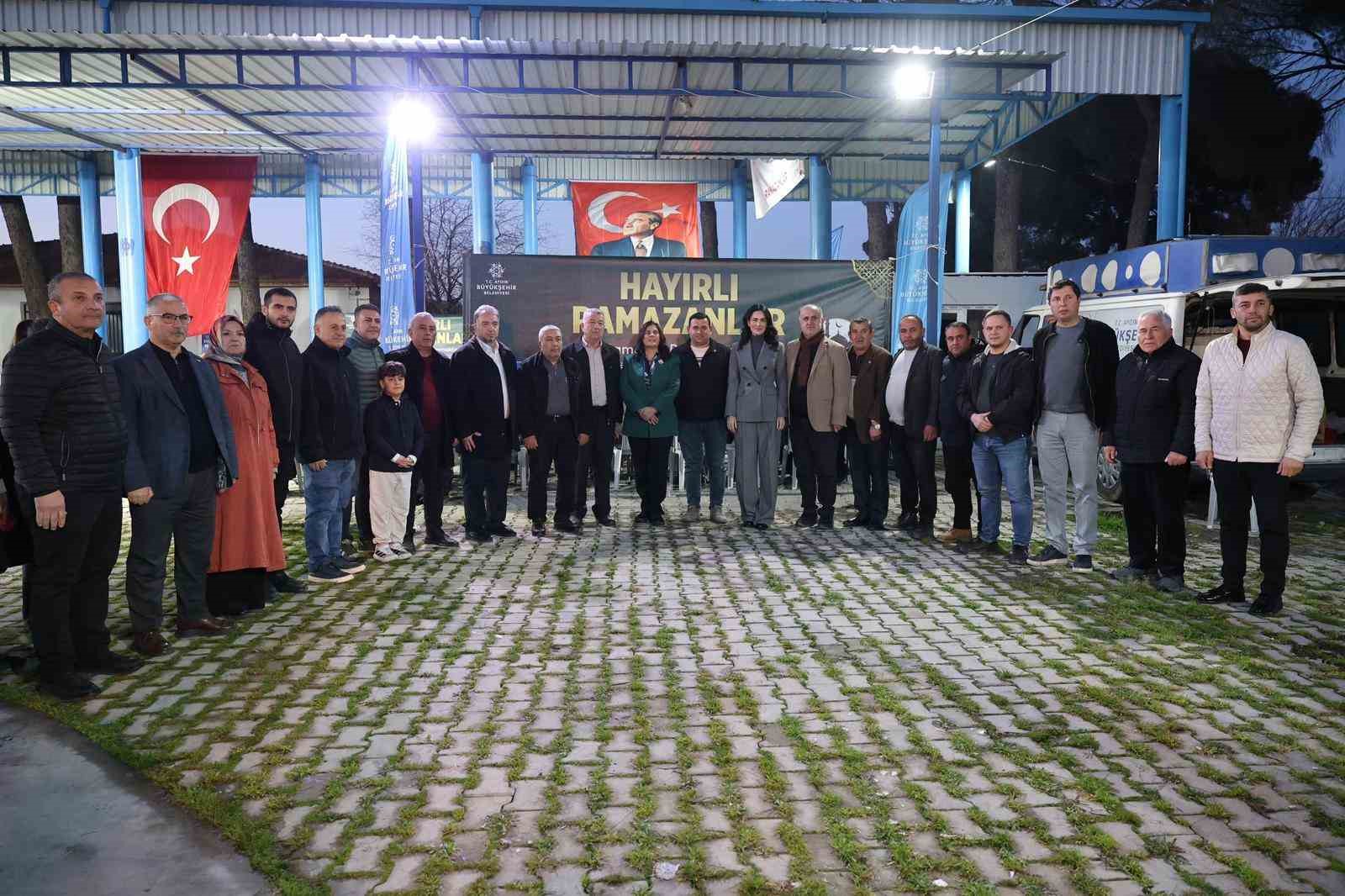 Başkan Çerçioğlu İncirliova’da kurulan iftar sofrasında vatandaşlarla bir araya geldi
Başkan Çerçioğlu İncirliova’da kurulan iftar sofrasında vatandaşlarla bir araya geldi