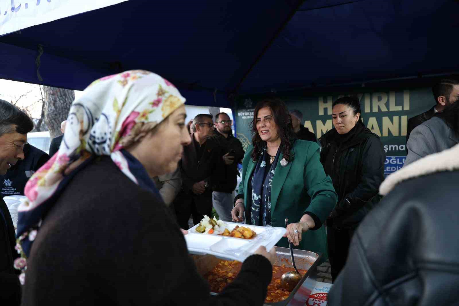 Başkan Çerçioğlu İncirliova’da kurulan iftar sofrasında vatandaşlarla bir araya geldi
Başkan Çerçioğlu İncirliova’da kurulan iftar sofrasında vatandaşlarla bir araya geldi