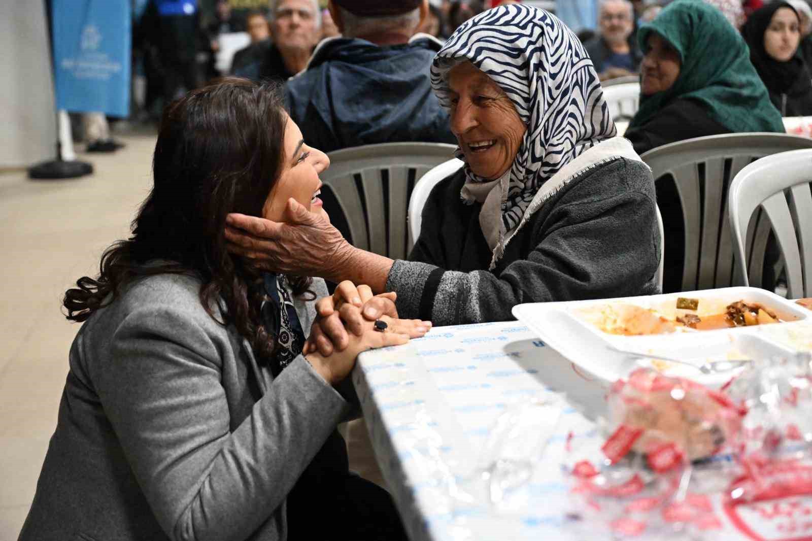 Başkan Çerçioğlu Koçarlı’da iftar sofrasında vatandaşlarla bir araya geldi

