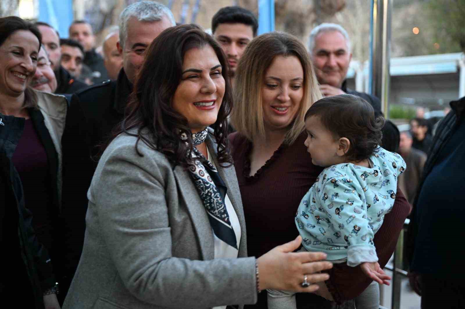 Başkan Çerçioğlu Koçarlı’da iftar sofrasında vatandaşlarla bir araya geldi
