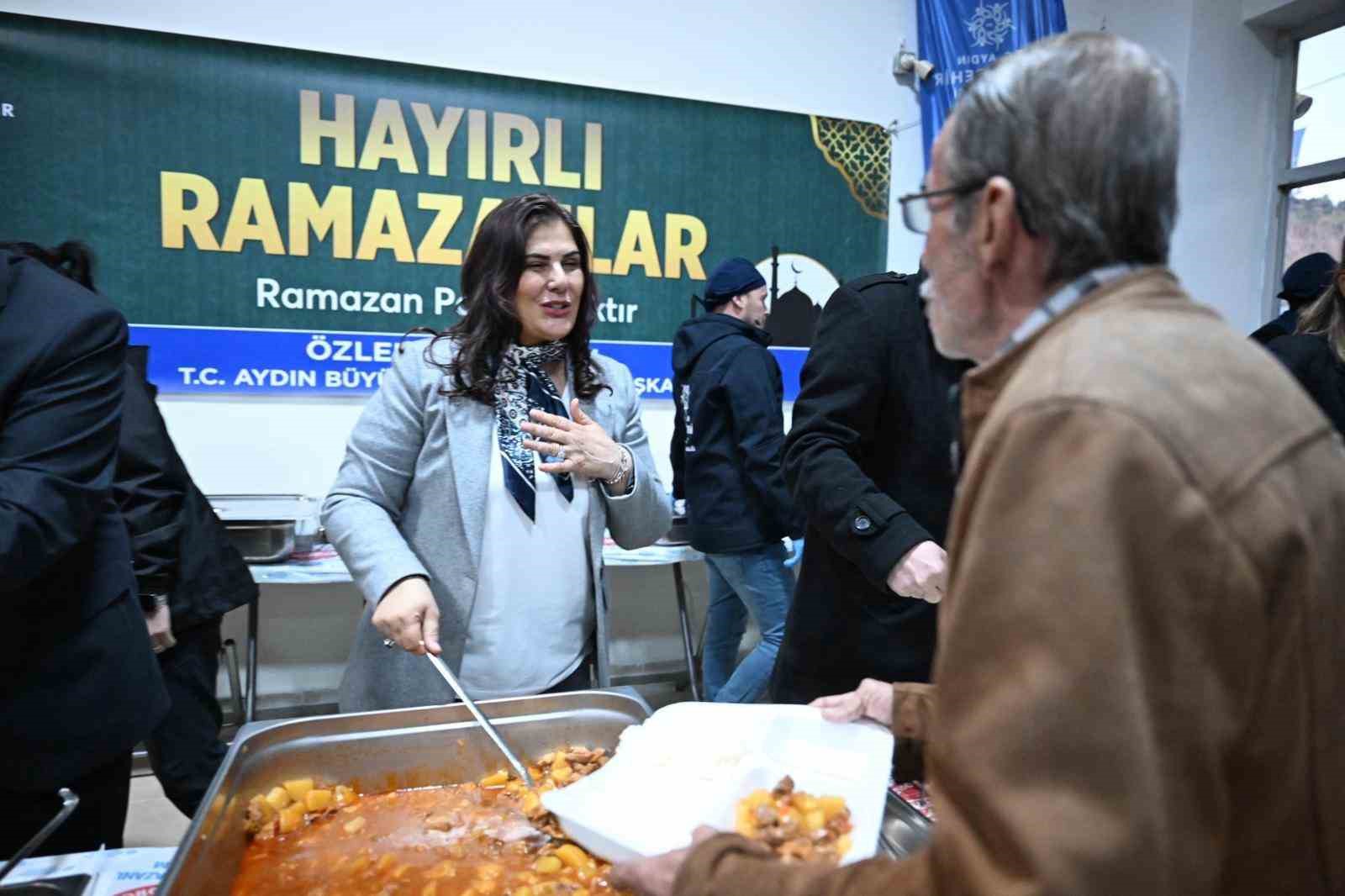 Başkan Çerçioğlu Koçarlı’da iftar sofrasında vatandaşlarla bir araya geldi

