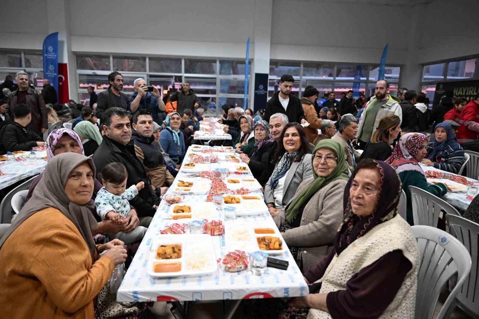 Başkan Çerçioğlu Koçarlı’da iftar sofrasında vatandaşlarla bir araya geldi
