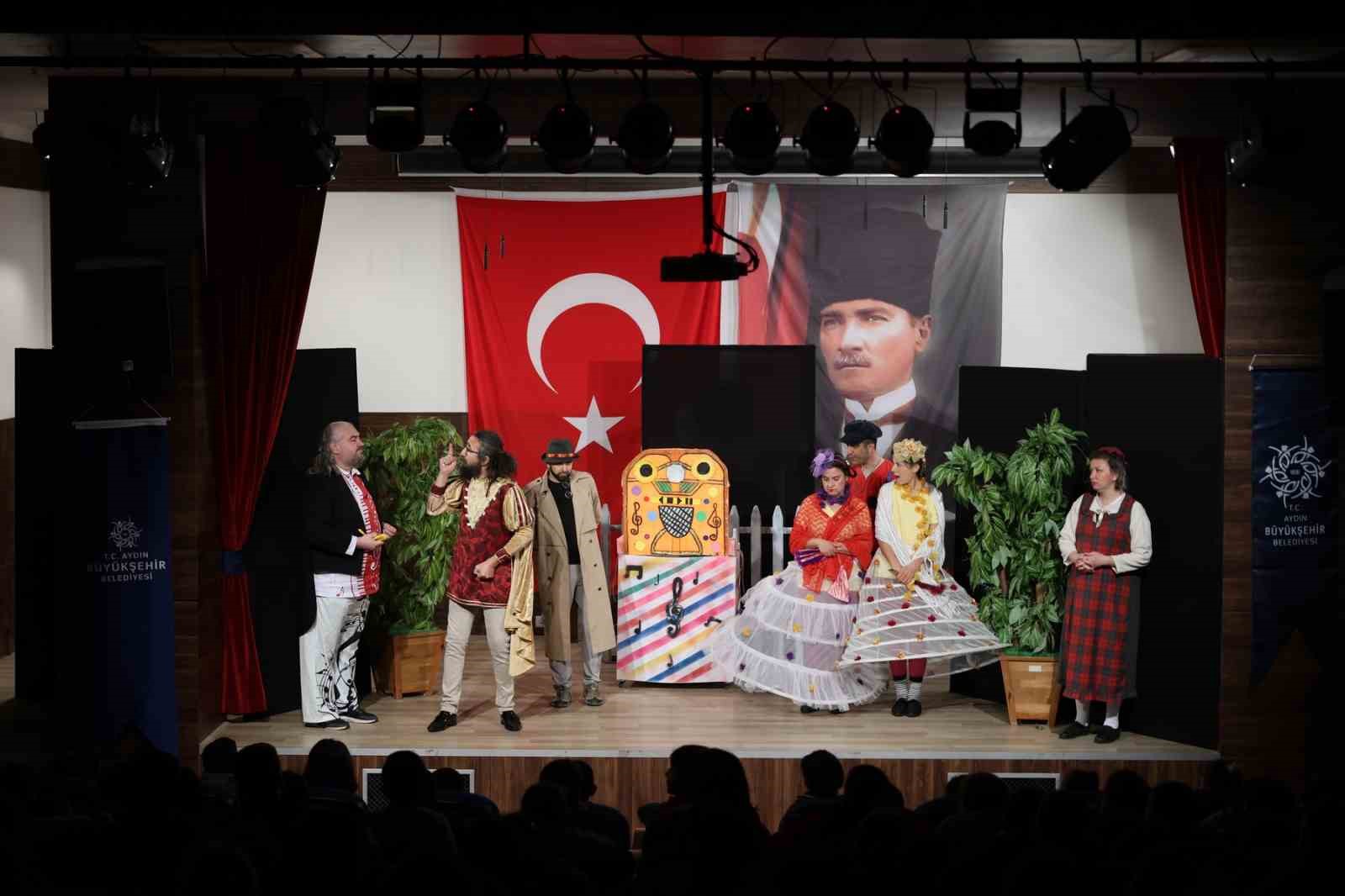 Başkan Çerçioğlu Koçarlı’da minikleri tiyatro ile buluşturdu
