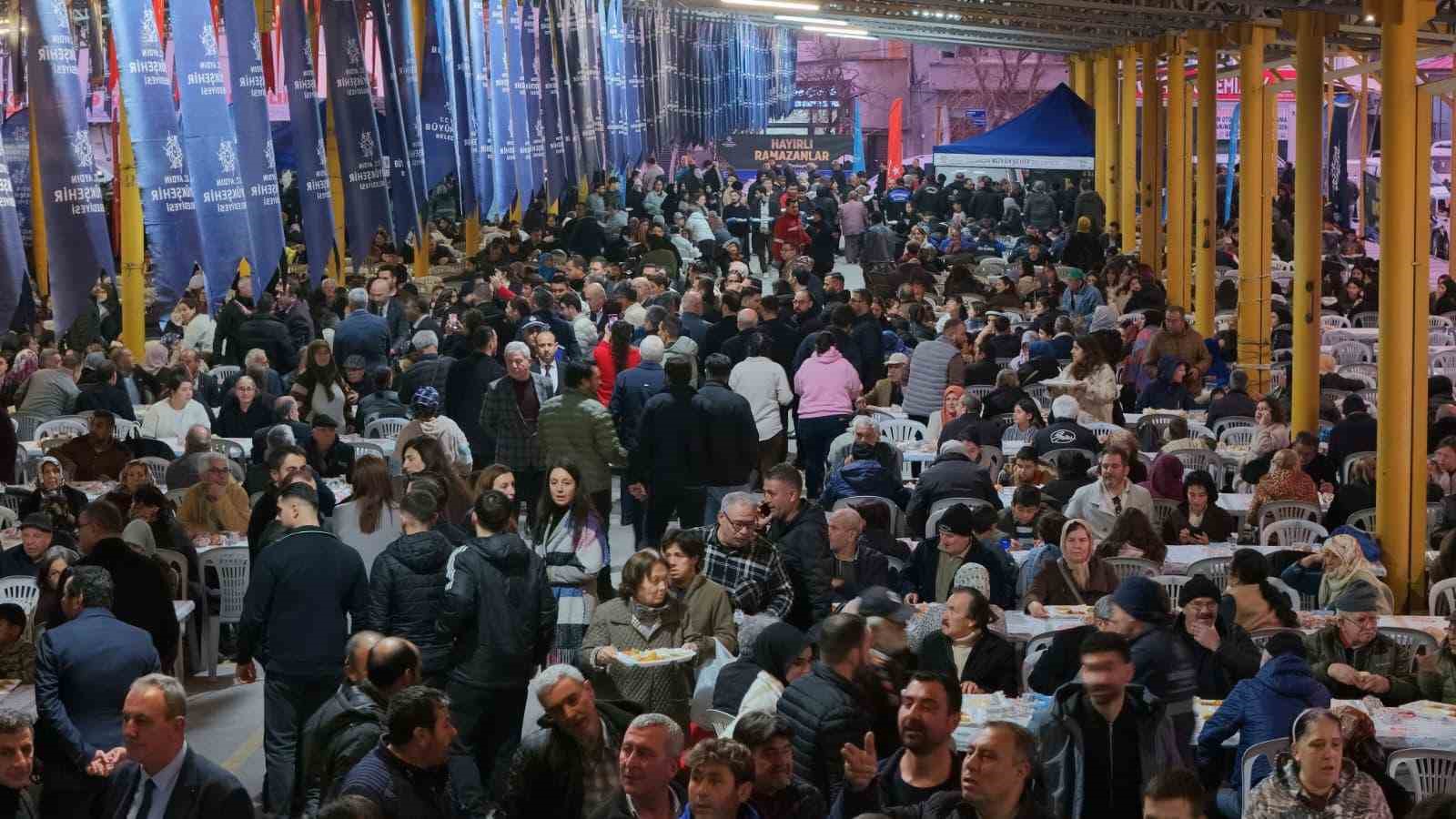 Başkan Çerçioğlu Söke’de kurulan iftar sofrasında vatandaşlarla buluştu
