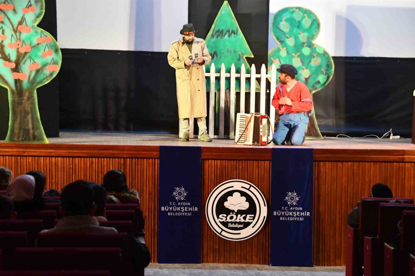 Başkan Çerçioğlu Sökeli çocukları tiyatro ile buluşturdu
