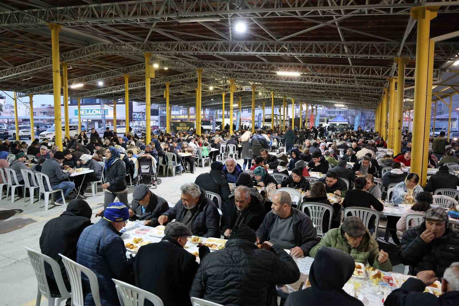 Başkan Çerçioğlu, vatandaşları iftar sofrasında buluşturuyor
