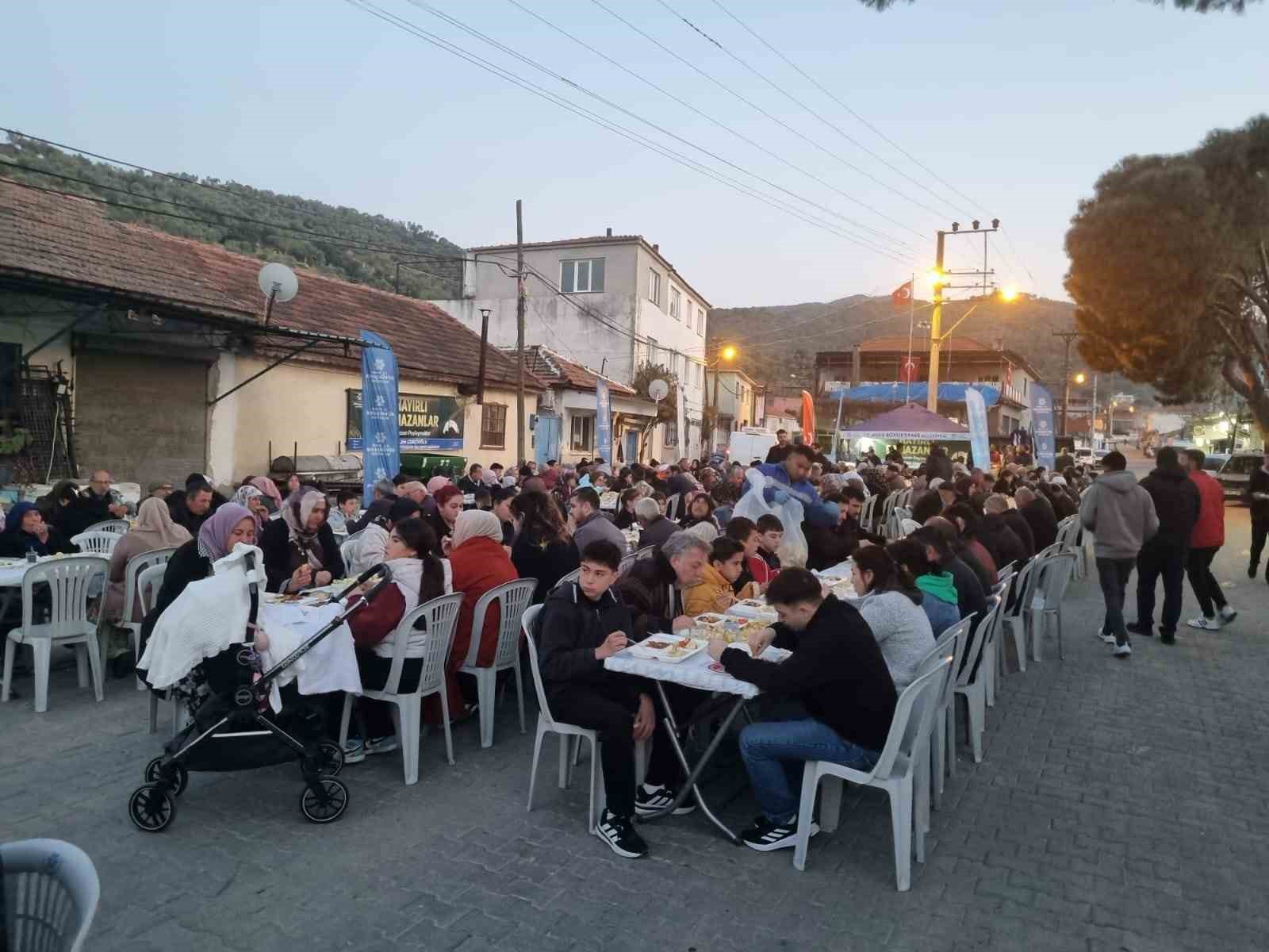 Başkan Çerçioğlu, vatandaşları iftar sofrasında buluşturuyor
