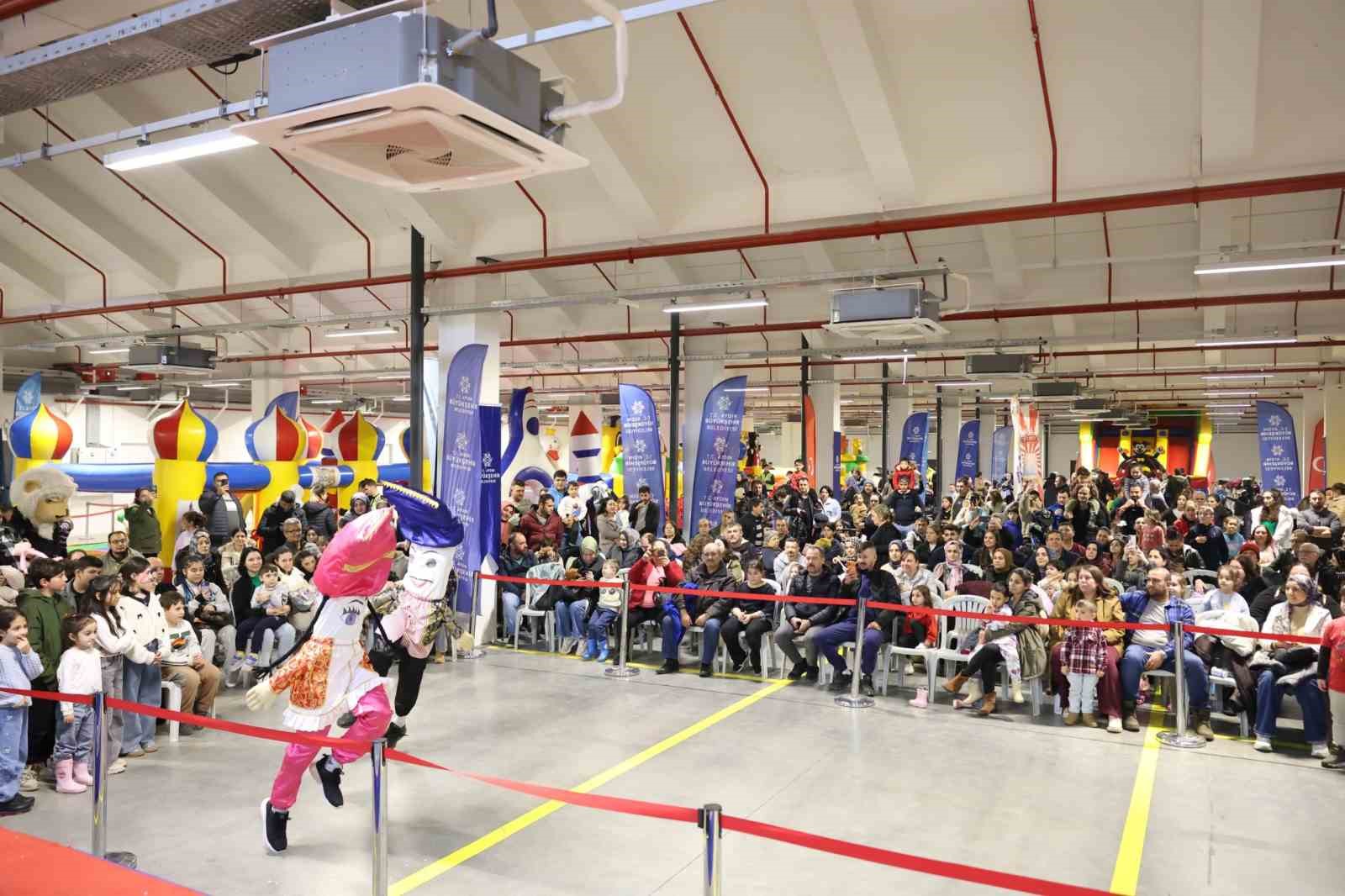 Başkan Çerçioğlu vatandaşları Ramazan etkinlikleri ile buluşturuyor
Başkan Çerçioğlu vatandaşları Ramazan etkinlikleri ile buluşturuyor