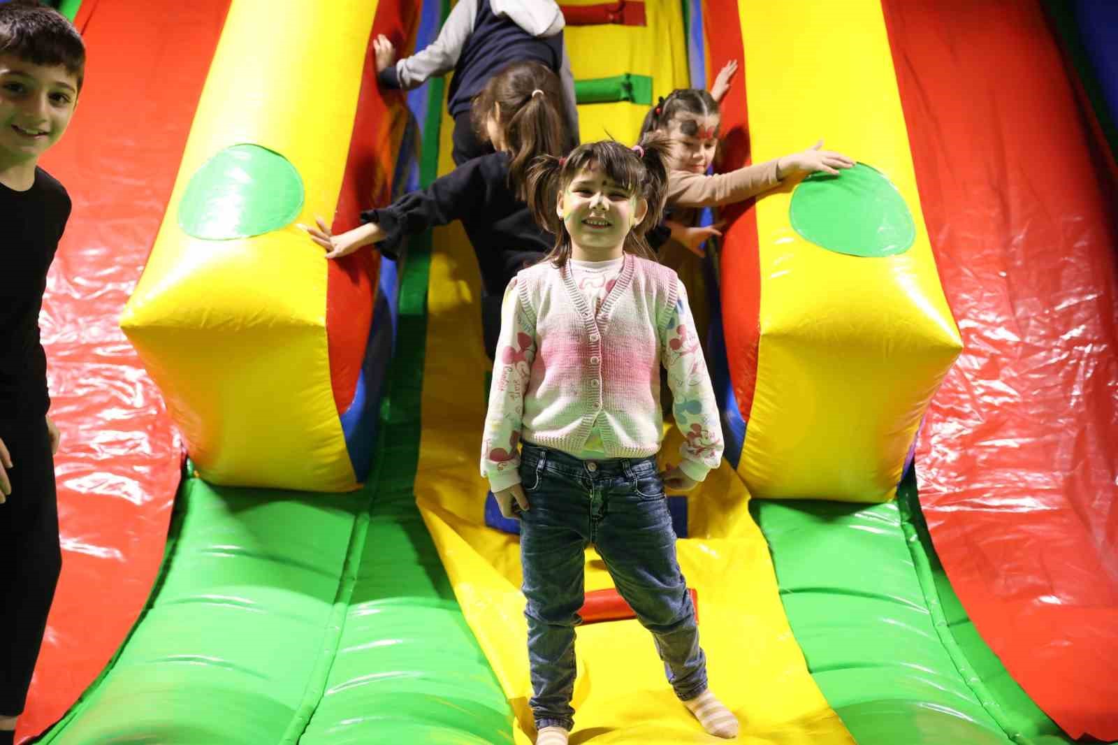 Başkan Çerçioğlu vatandaşları Ramazan etkinlikleri ile buluşturuyor
Başkan Çerçioğlu vatandaşları Ramazan etkinlikleri ile buluşturuyor