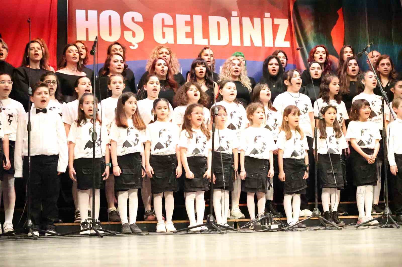 Başkan Çerçioğlu vatandaşları şehitlere saygı konseri ile buluşturdu
