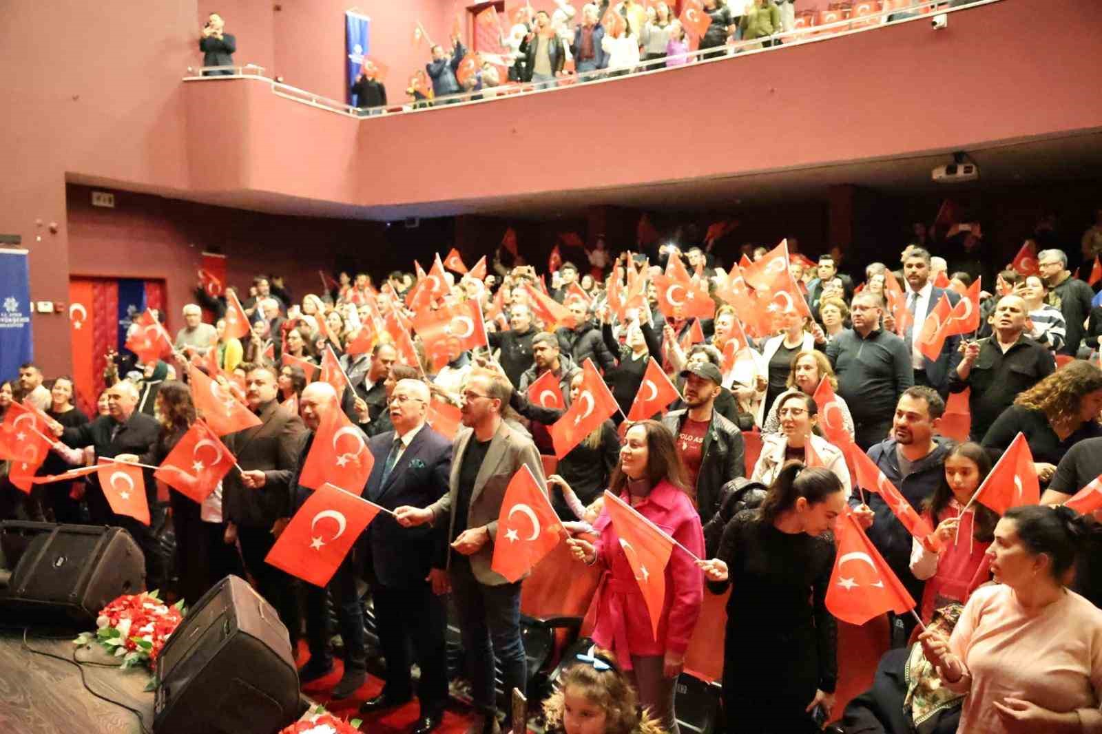 Başkan Çerçioğlu vatandaşları şehitlere saygı konseri ile buluşturdu
