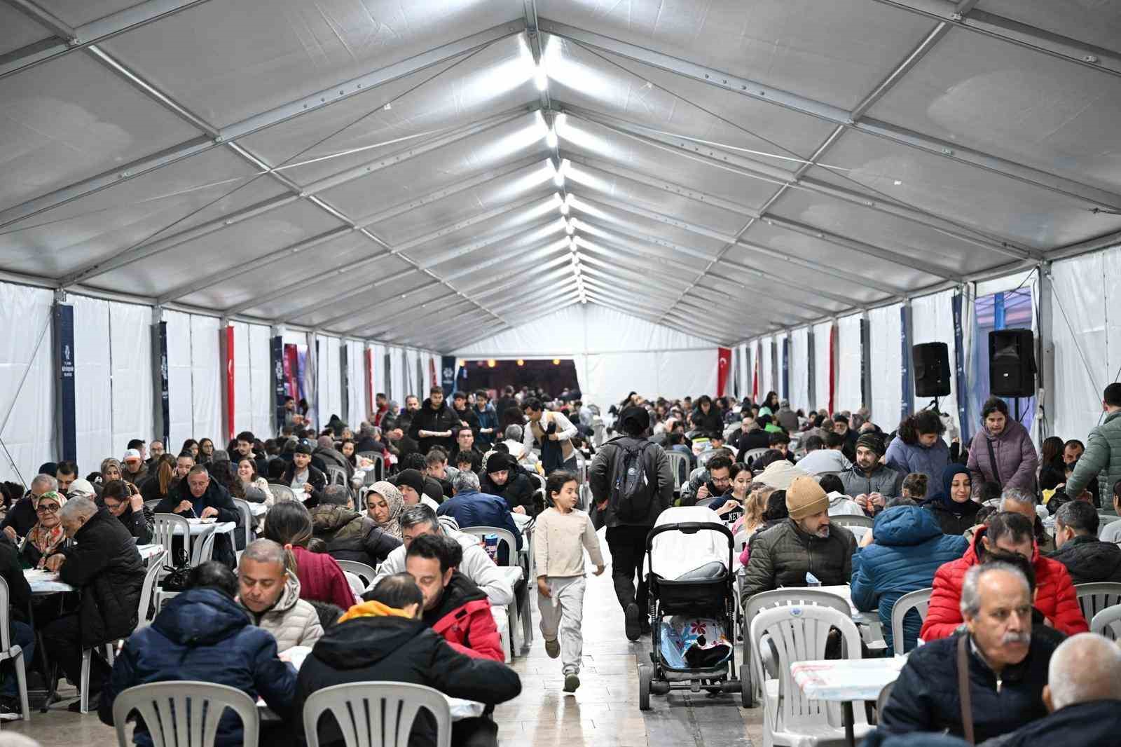 Başkan Çerçioğlu, vatandaşlarla iftar sofrasında bir araya geldi
