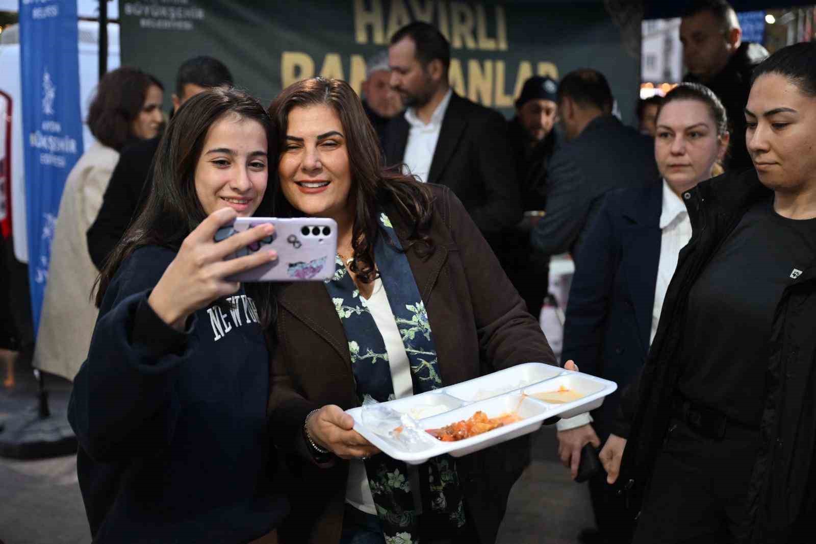 Başkan Çerçioğlu, vatandaşlarla iftar sofrasında bir araya geldi

