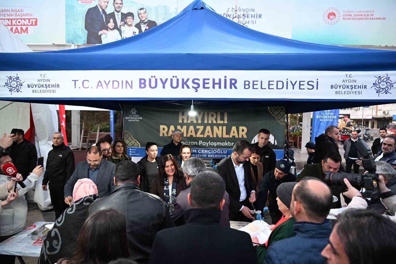 Başkan Çerçioğlu, vatandaşlarla iftar sofrasında bir araya geldi
