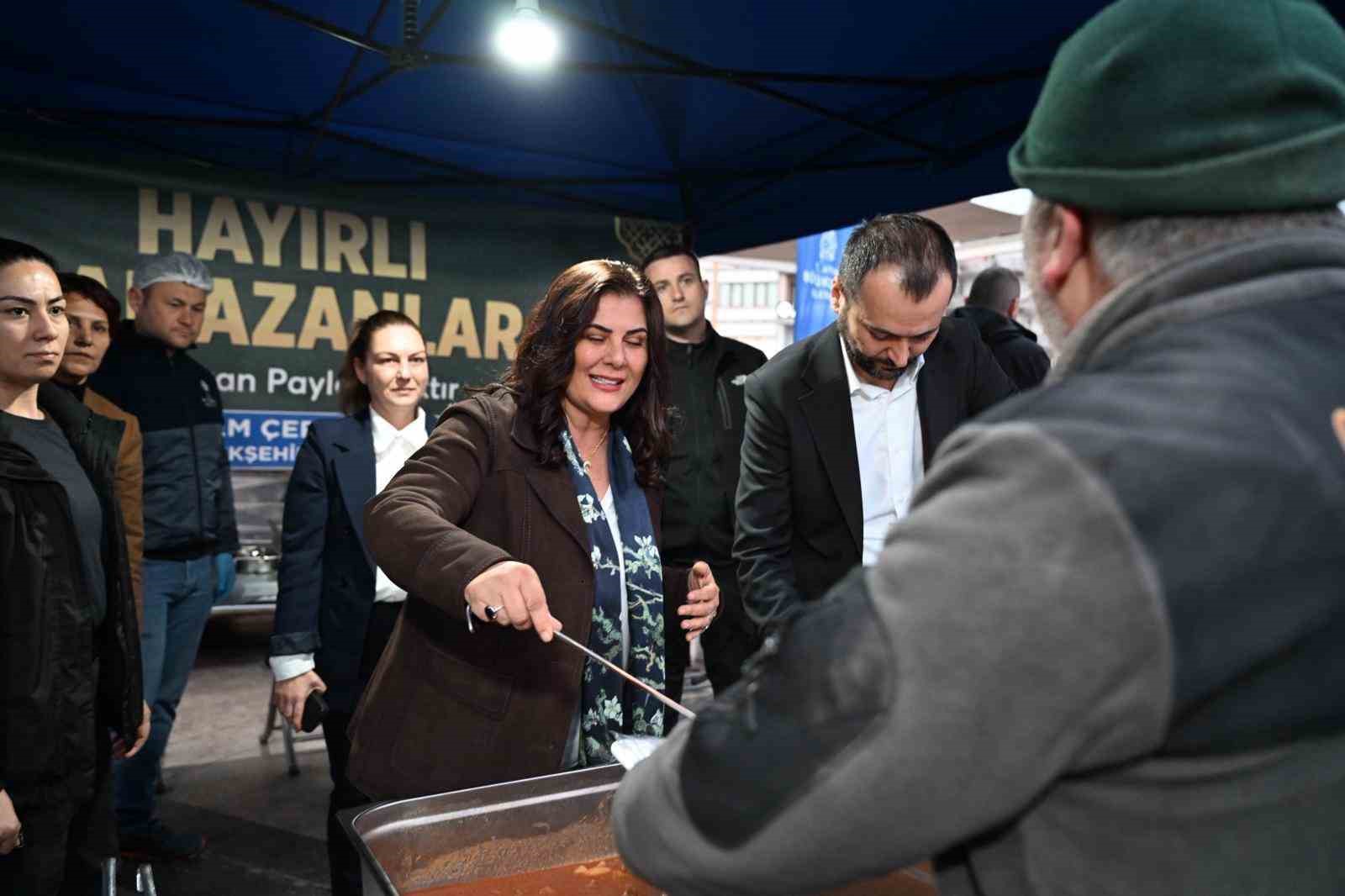 Başkan Çerçioğlu, vatandaşlarla iftar sofrasında bir araya geldi
