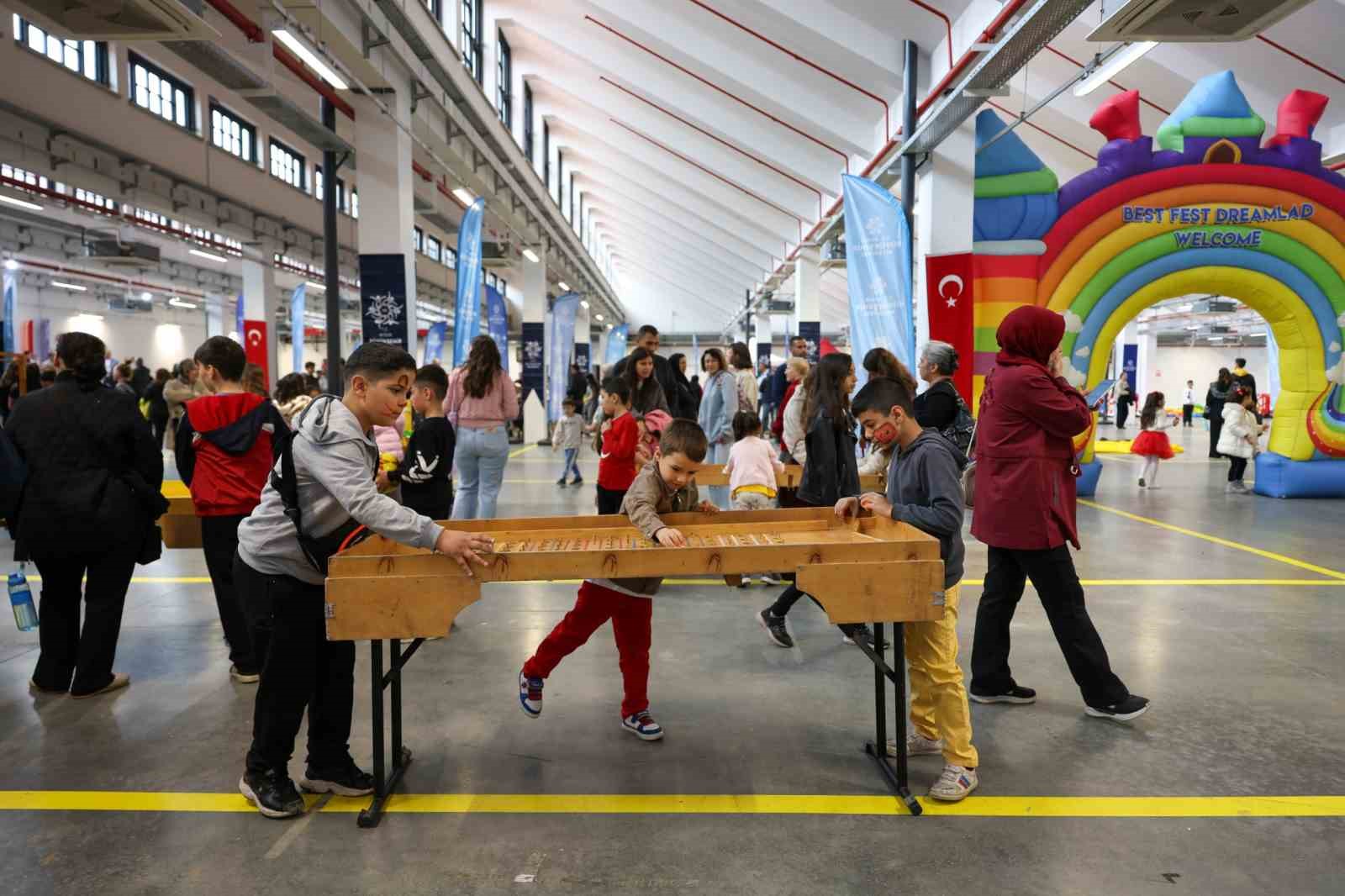 Başkan Çerçioğlu’ndan çocuklara 23 Nisan hediyesi
