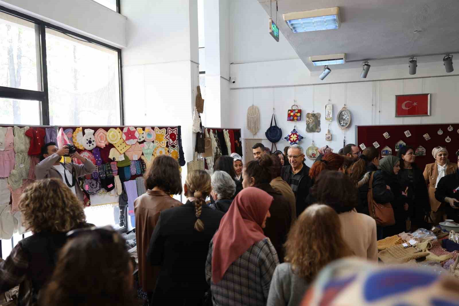 Başkan Çerçioğlu’ndan Dünya Kadınlar Günü dolayısıyla ’Kadının İzi’ sergisi
