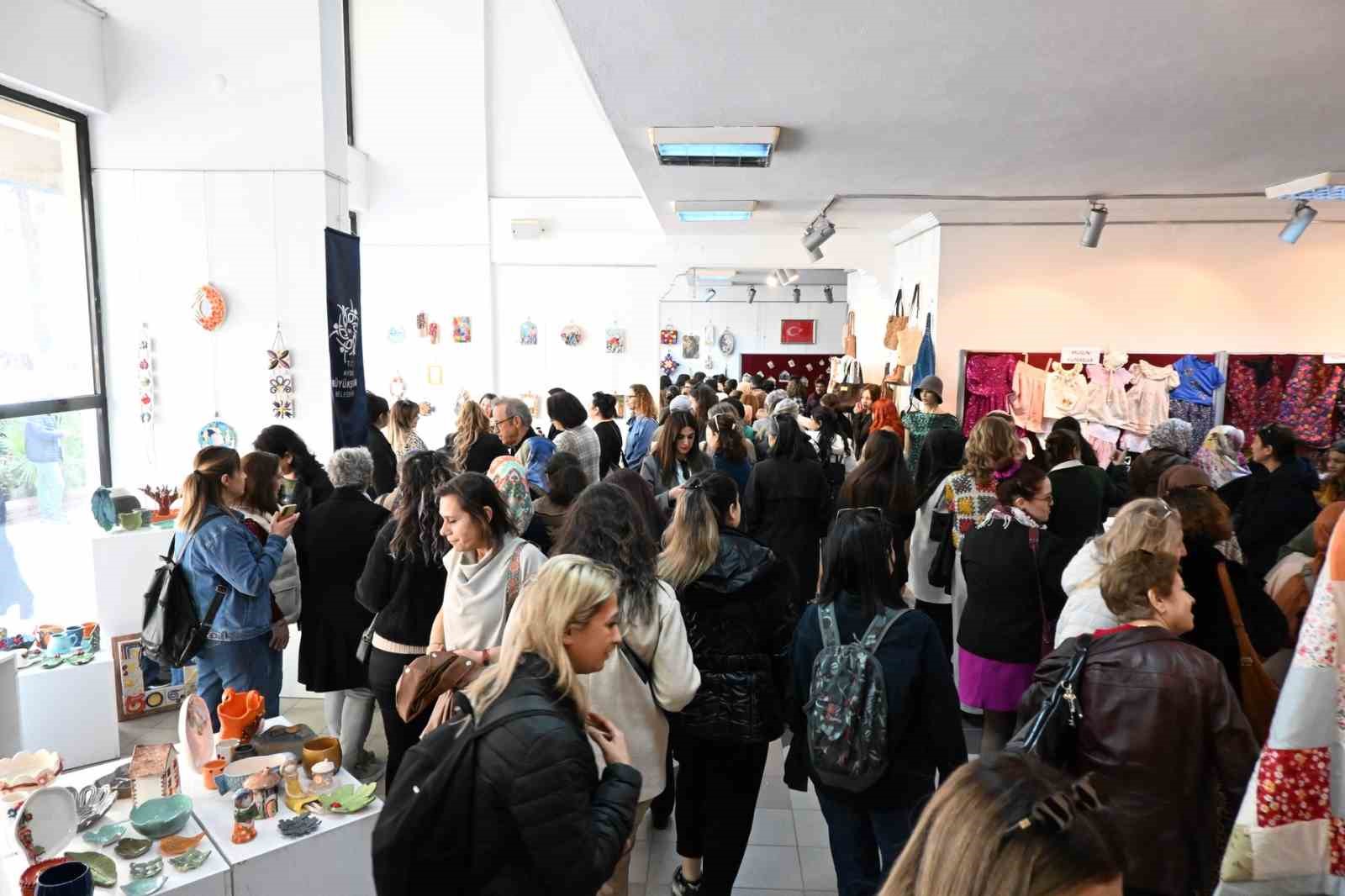 Başkan Çerçioğlu’ndan Dünya Kadınlar Günü dolayısıyla ’Kadının İzi’ sergisi
