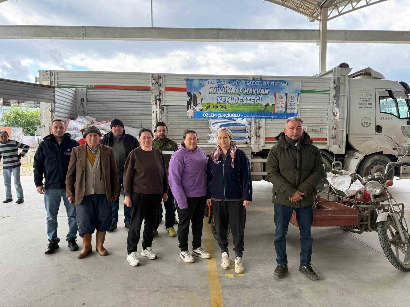 Başkan Çerçioğlu’nun küçük üreticilere yem destekleri devam ediyor
