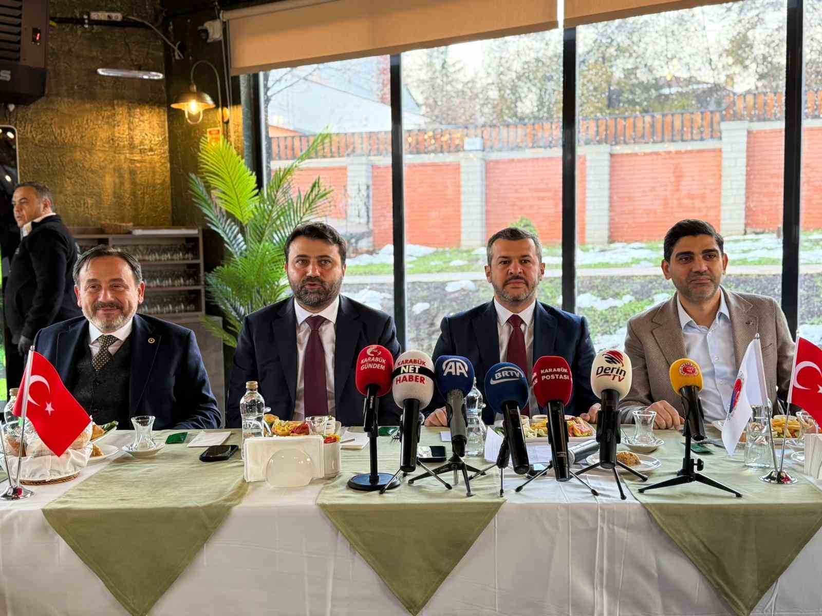 Başkan Çetinkaya gazetecilerle bir araya geldi
