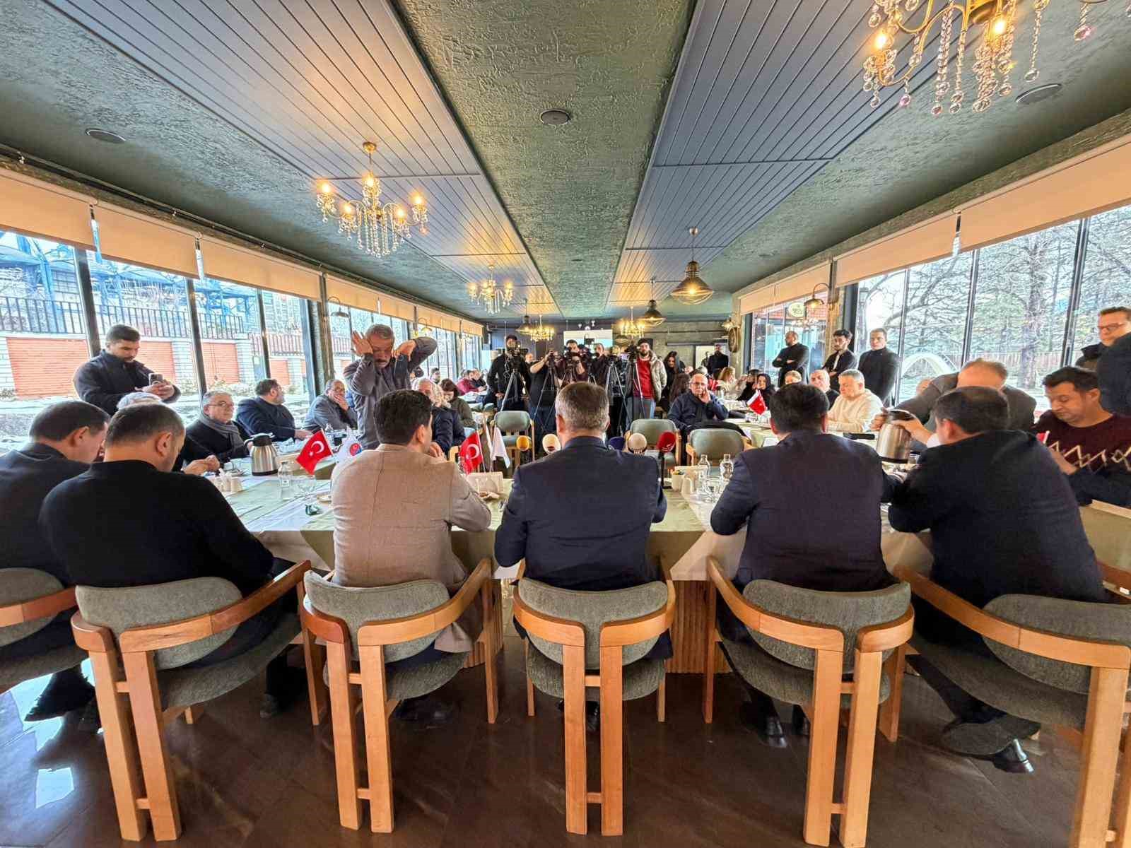 Başkan Çetinkaya gazetecilerle bir araya geldi
