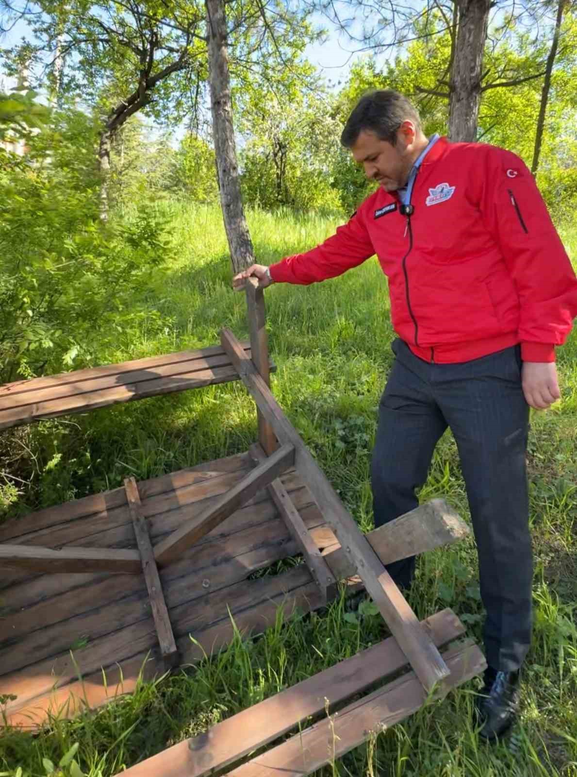 Başkan Çetinkaya’nın park gezisinde gördüğü manzara sonrası ilginç tepkisi
