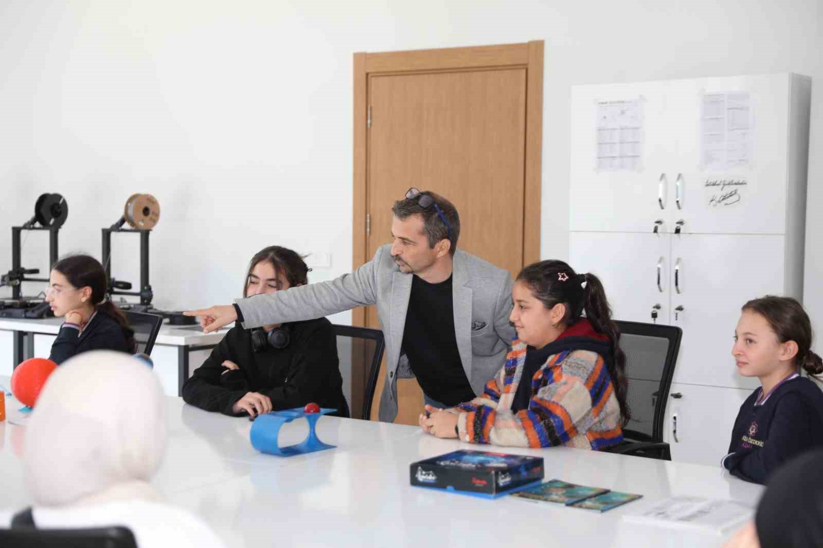 Başkan Çolakbayrakdar, "Bilim ve teknolojiyle güçlü Türkiye’yi inşa ediyoruz"
