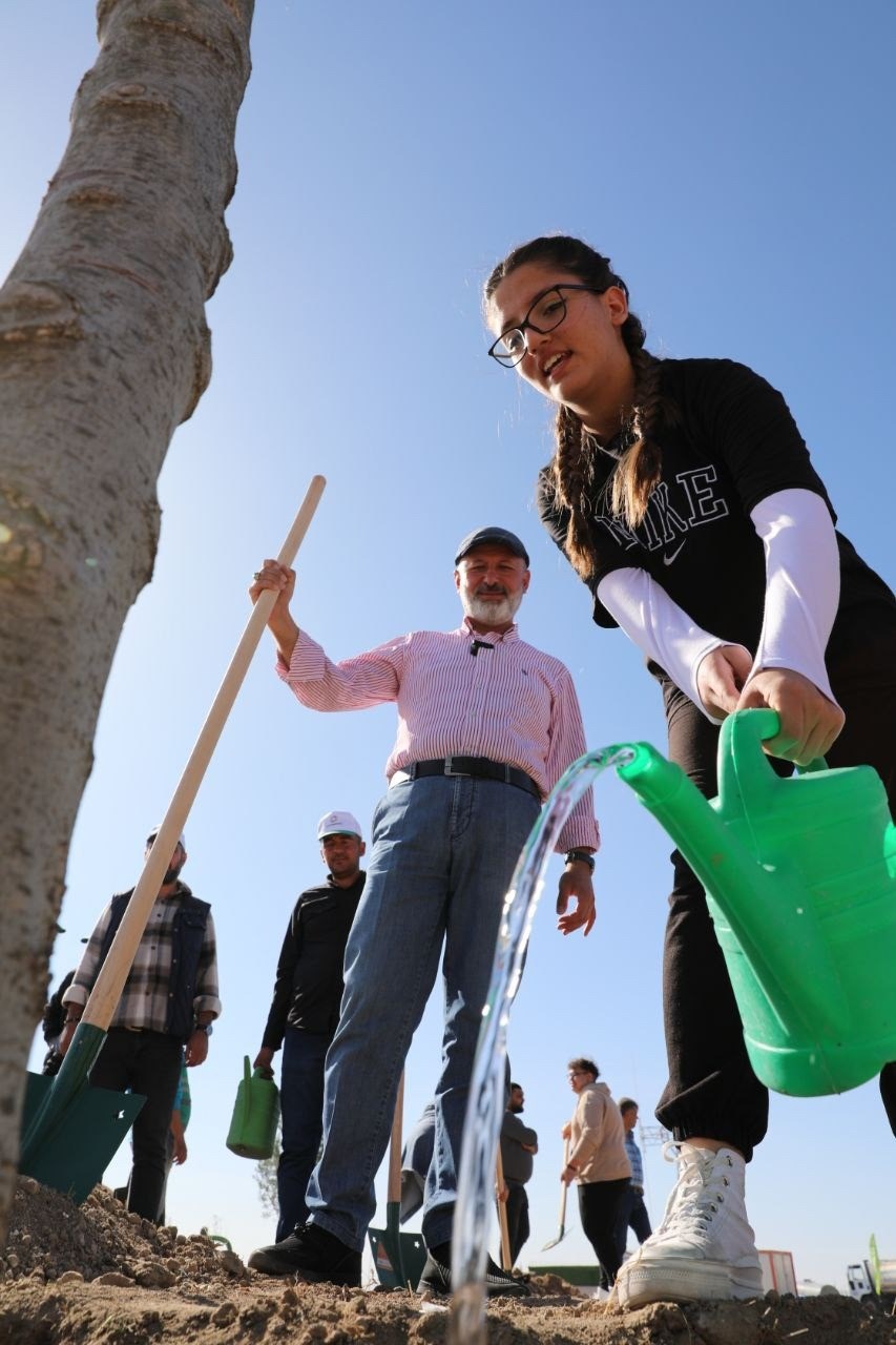 Başkan Çolakbayrakdar: "Çevreye yatırım, çocuklarımızın geleceğine yatırımdır"
