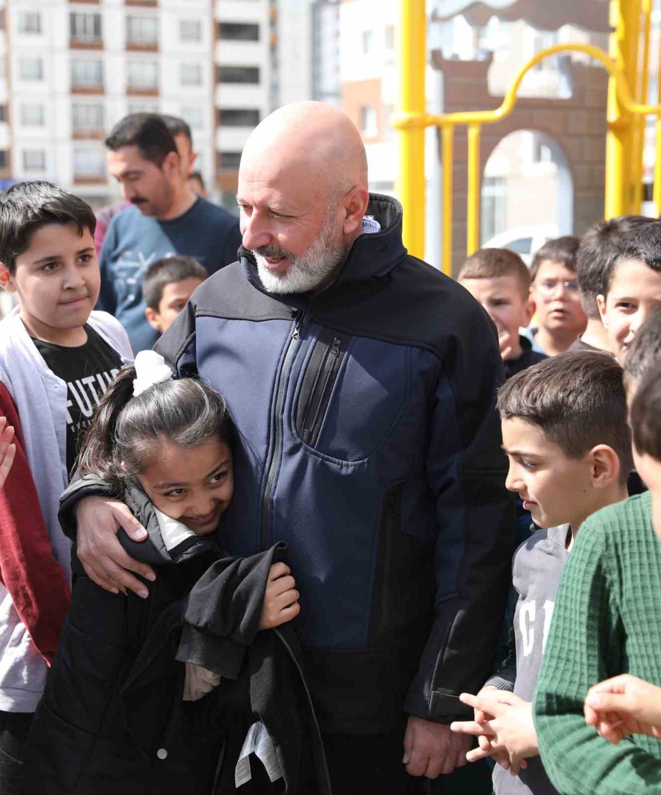 Başkan Çolakbayrakdar: "Daha yeşil bir çevre, huzurlu bir yaşam inşa ediyoruz"
