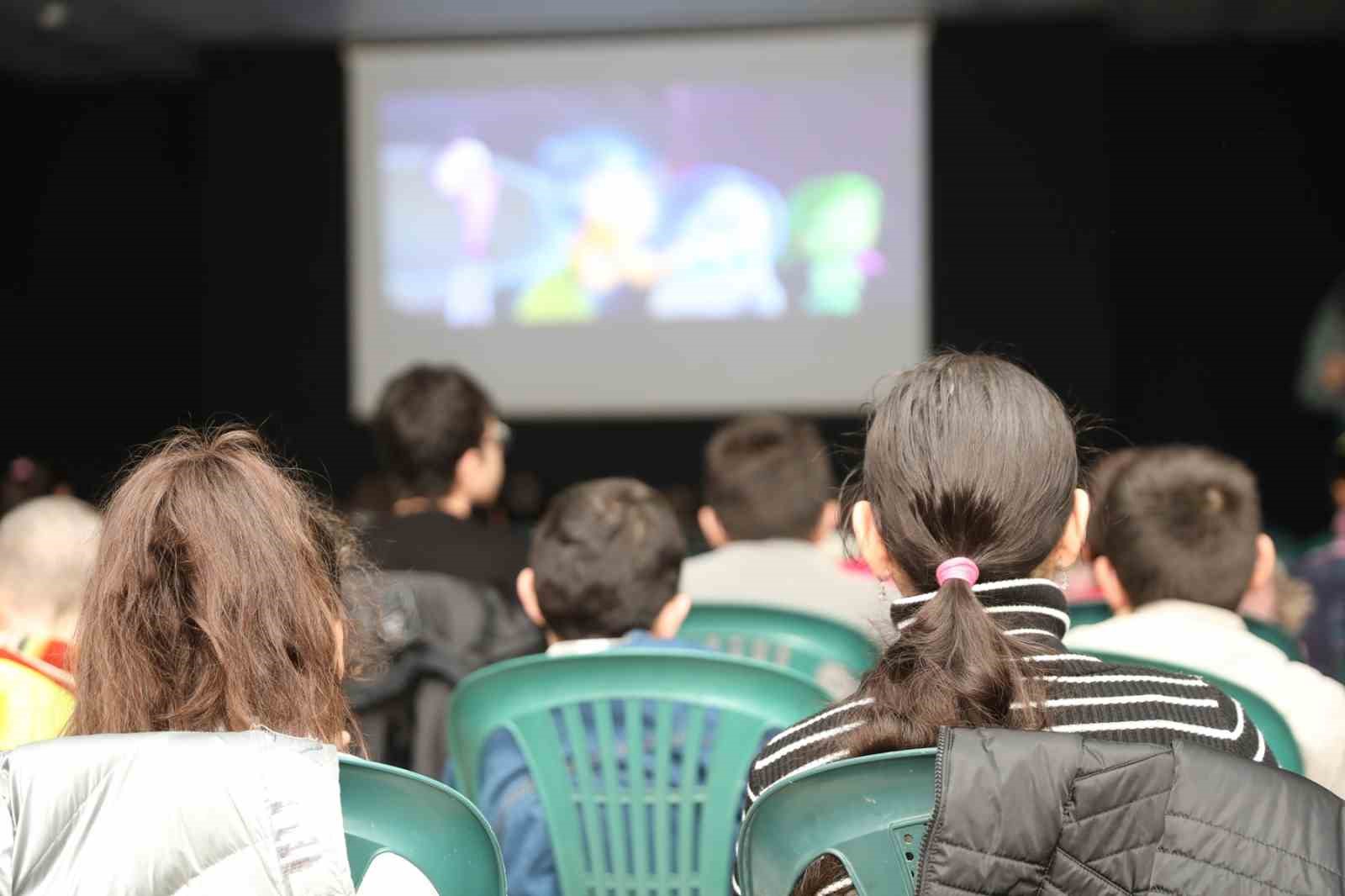 Başkan Çolakbayrakdar: "En kıymetli hazinemiz çocuklarımızın gülümsemesidir"

