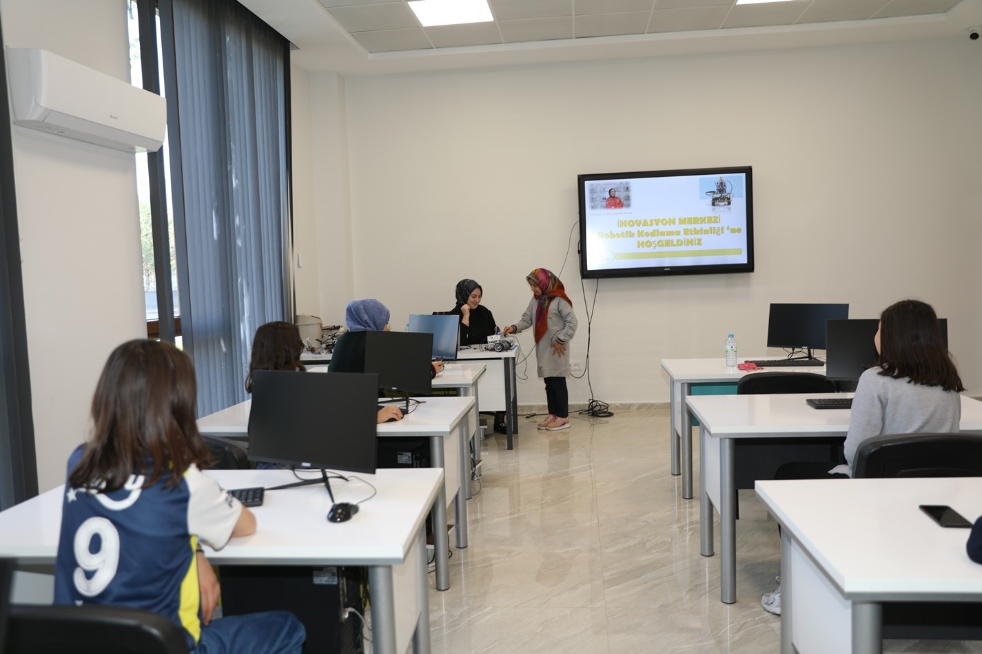 Başkan Çolakbayrakdar: Evlatlarımız tatilde eğlenirken öğreniyor"
Başkan Çolakbayrakdar: Evlatlarımız tatilde eğlenirken öğreniyor"