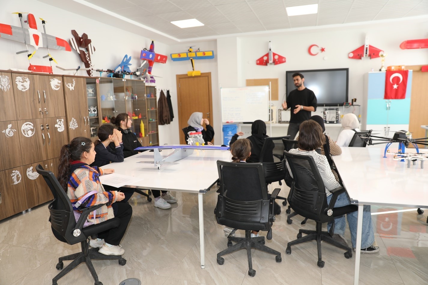 Başkan Çolakbayrakdar: Evlatlarımız tatilde eğlenirken öğreniyor"
Başkan Çolakbayrakdar: Evlatlarımız tatilde eğlenirken öğreniyor"