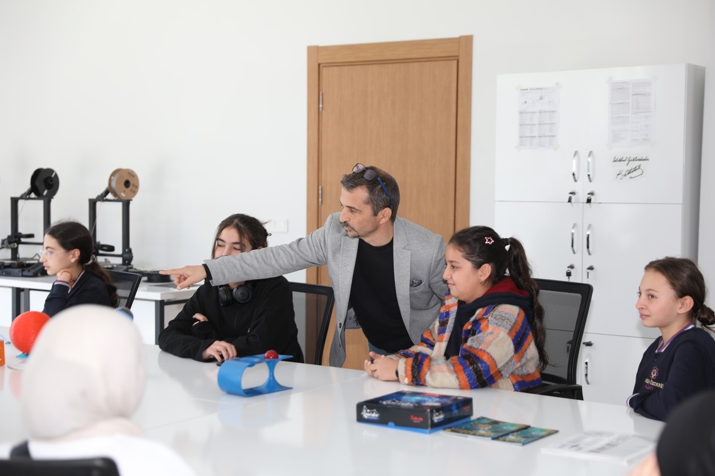 Başkan Çolakbayrakdar: Evlatlarımız tatilde eğlenirken öğreniyor"
Başkan Çolakbayrakdar: Evlatlarımız tatilde eğlenirken öğreniyor"