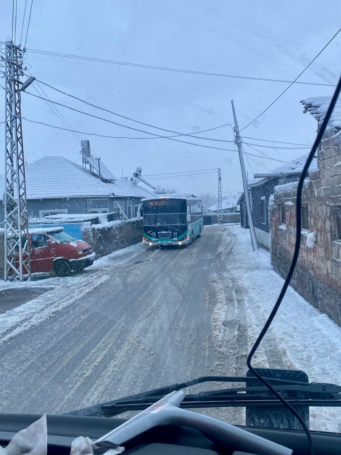Başkan Çolakbayrakdar: "Gece gündüz demeden merkez ve kırsalda kar temizliği devam ediyor"
