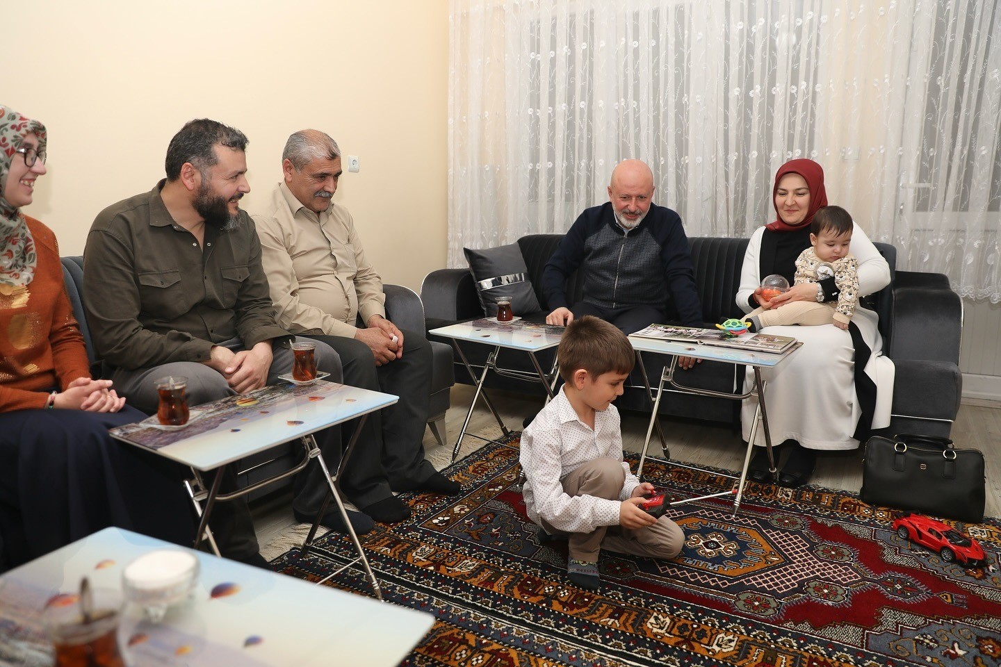 Başkan Çolakbayrakdar: "Gönüllere dokunan belediyecilikle çalınmadık kapı, girilmedik gönül bırakmayacağız"
