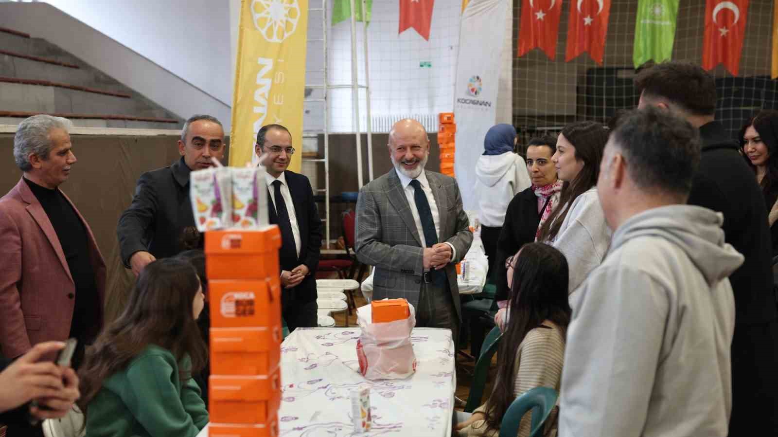 Başkan Çolakbayrakdar: "Güçlü Türkiye’nin temeli gençlerimizdir"
