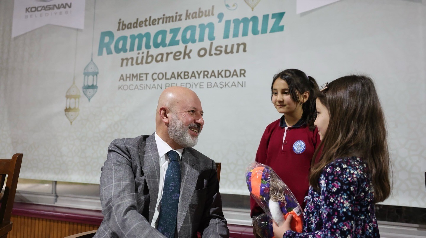 Başkan Çolakbayrakdar: "Hemşehrilerimizin huzurlu bir bayram geçirmeleri için çalışıyoruz"
