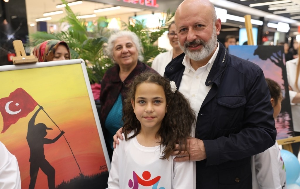 Başkan Çolakbayrakdar; "Her alanda gençlerimizin ve evlatlarımızın yanındayız"
